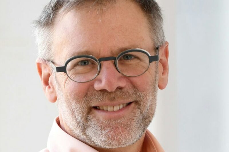 Portræt af forskeren Michael Ungar